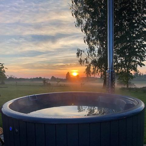 SaunaLife Model S4N wood-burning hot tub outdoor