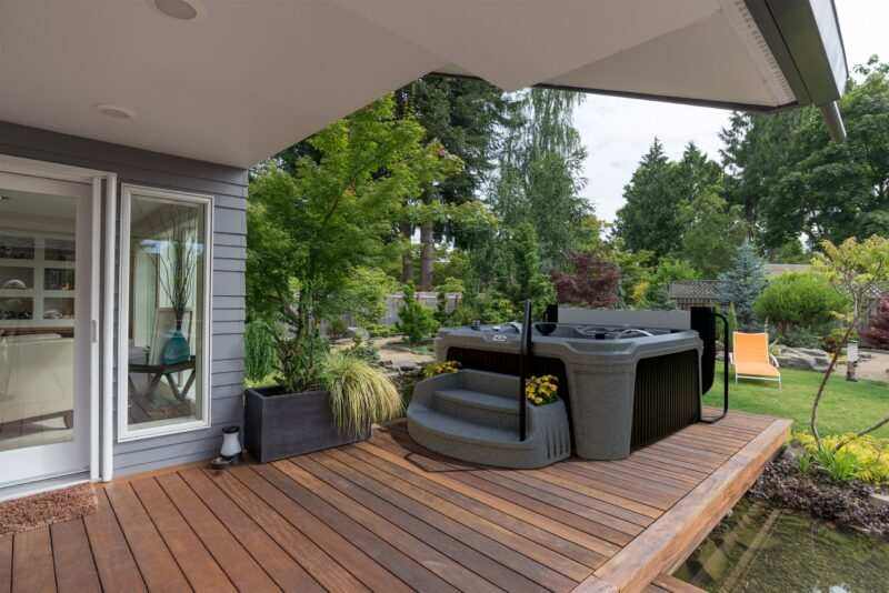 Sparx black 6-person hot tub with jets and LED lighting
